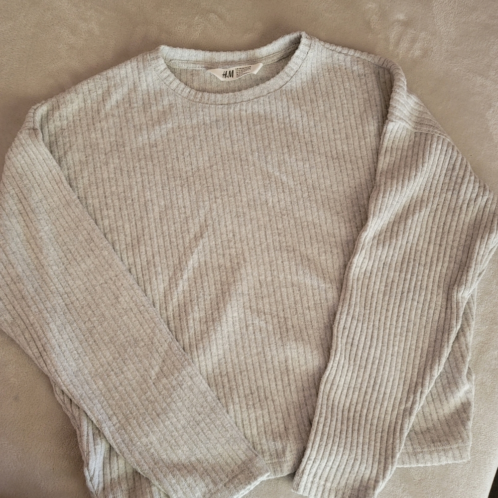 Light grey sweater